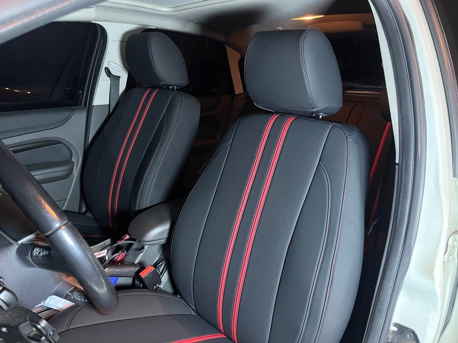 Ford Focus 椅套訂製 福特福克斯 汽車椅套訂做 Ford Focus 客製化椅套 福特Focus 專用汽車椅套 福特福克斯黑紅配色椅套